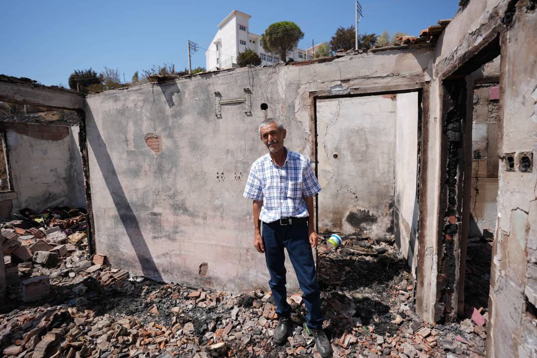 Ateş peşini İzmir'de de bırakmadı! Üç kez evi yandı 5